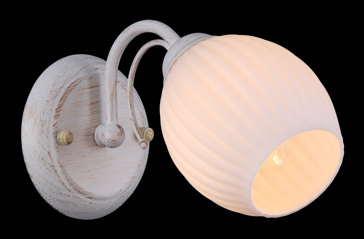 Бра Natali Kovaltseva Ivory, 1 х E14, 60W. 11416/1W11416/1W IVORY GOLD Бра Natali Kovaltseva Ivory, 1 х E14, 60W. 11416/1W11416/1W IVORY GOLDБра Natali Kovaltseva, выполненное в классическом стиле, станет украшением вашей комнаты и изысканно дополнит интерьер. Изделие крепится к стене. Такое бра отлично подойдет для освещения кабинета, спальни или гостиной. Бра выполнено из металла с матовым покрытием и дополнено изысканным рельефом, плафон изготовлен из матового стекла. Бра предназначено для использования в питающей сети переменного тока с номинальным напряжением 220 В.