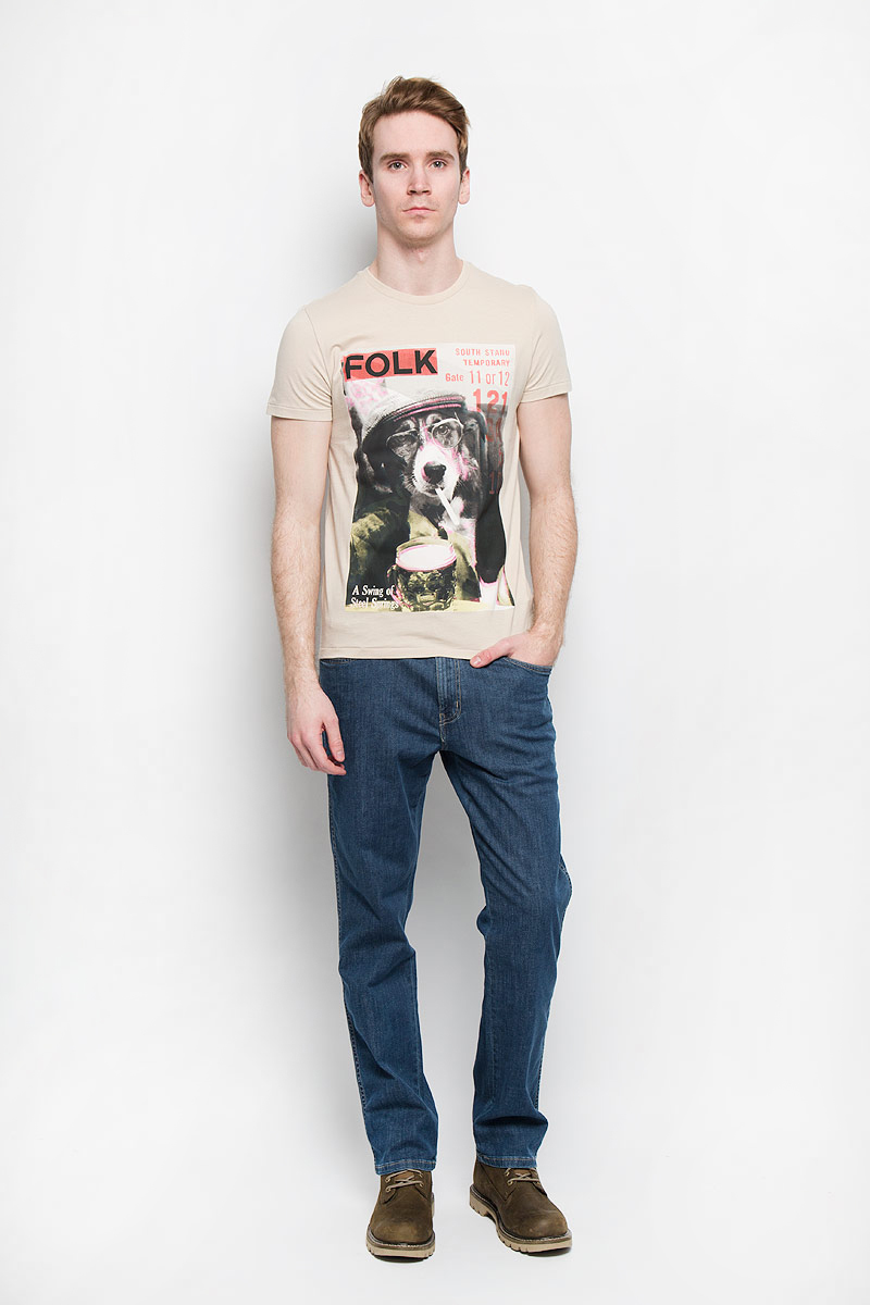 Футболка мужская Sela, цвет: светло-бежевый. Ts-211/1002-6133. Размер S (46)Ts-211/1002-6133 Футболка мужская Sela, цвет: светло-бежевый. Ts-211/1002-6133. Размер S (46)Ts-211/1002-6133Стильная мужская футболка Sela обеспечивает наибольший комфорт и свободу движений во время занятий спортом и в повседневной носке. Изделие свободного кроя с круглым вырезом горловины и короткими рукавами подарит вам удобство и комфорт. Натуральный хлопок обеспечивает оптимальный микроклимат. Модель декорирована спереди оригинальным прорезиненным принтом с изображением собаки и надписями на английском языке. Такая футболка послужит замечательным дополнением к вашему гардеробу.
