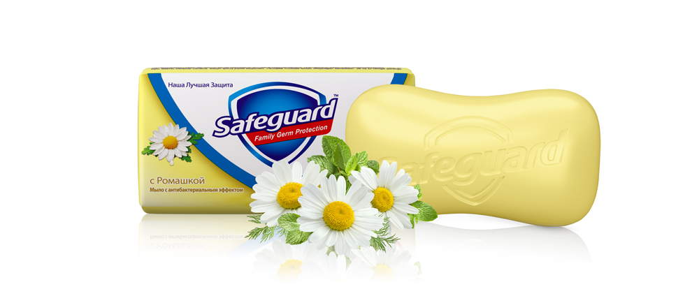 Safeguard Антибактериальное мыло Ромашка, 90 гSG-81540427 Safeguard Антибактериальное мыло Ромашка, 90 гSG-81540427Мыло Safeguard на 100% рекомендовано специалистами по всему миру! Антибактериальное мыло Safeguard Ромашка уничтожает до 99,9% всех известных болезнетворных бактерий и ухаживает за кожей рук:• поверхностно активные вещества эффективно удаляют все виды микробов в момент смывания• антибактериальный комплекс обеспечивает защиту от самых опасных граммоположительных бактерии (Стрептококк, Стафилококк) до 12 часов после смывания• смягчающие компоненты оказывают успокаивающее воздействие на кожу рук, и ваши руки сияют здоровьемЭто мыло - просто находка! Отличная защита от микробов, не вызывает раздражения, пользуемся всей семьей
