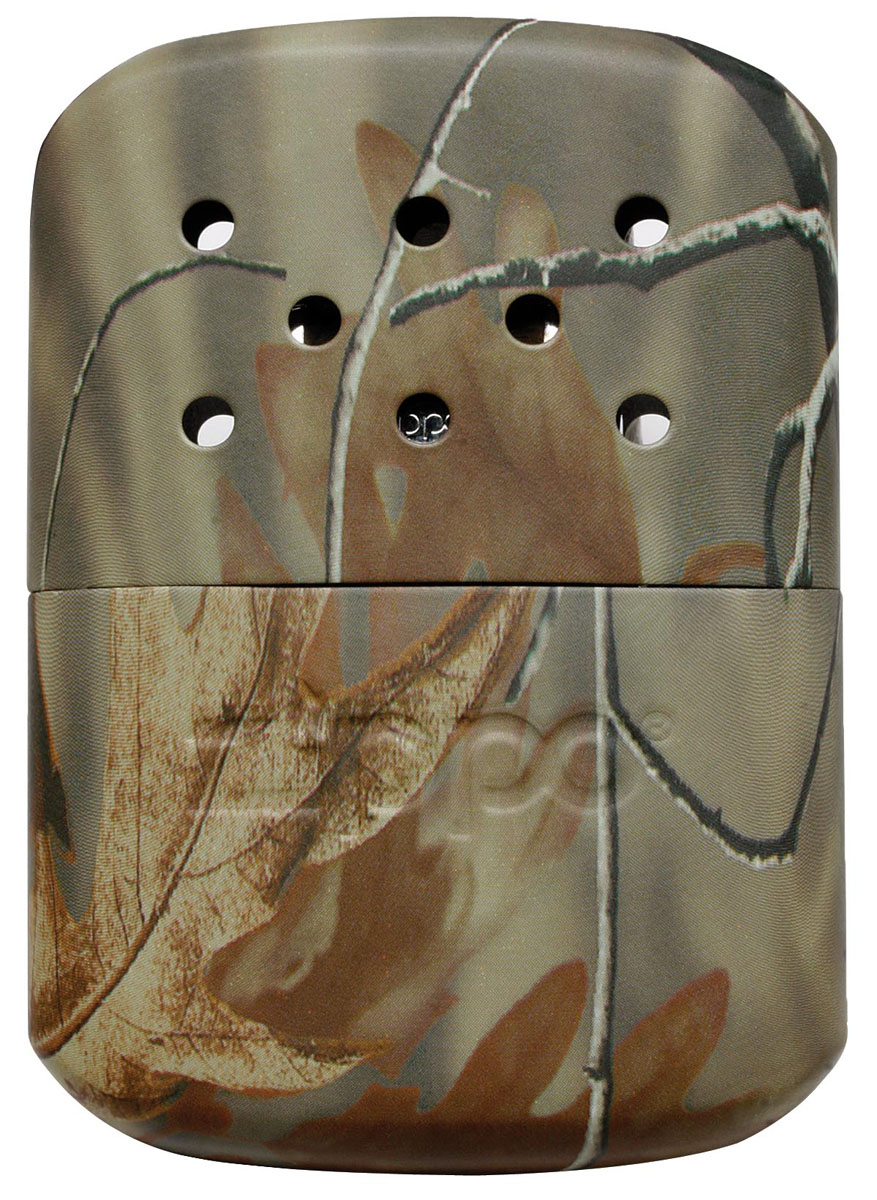Грелка каталитическая Zippo. 4042040420 Грелка каталитическая Zippo. 4042040420Каталитическая бензиновая грелка Zippo, выполненная из нержавеющей стали, предназначена для обогрева для рук. Удобная и компактная, она легко помещается в кармане или перчатке. Непрерывная работа возможна в течение более 6 часов. Грелка выделяет тепло путем каталитического горения. Пары топлива проходят через каталитический патрон, где окисляются кислородом - происходит беспламенное горение. В комплект входят мерный стаканчик-наполнитель для заправки и специальный защитный чехол.