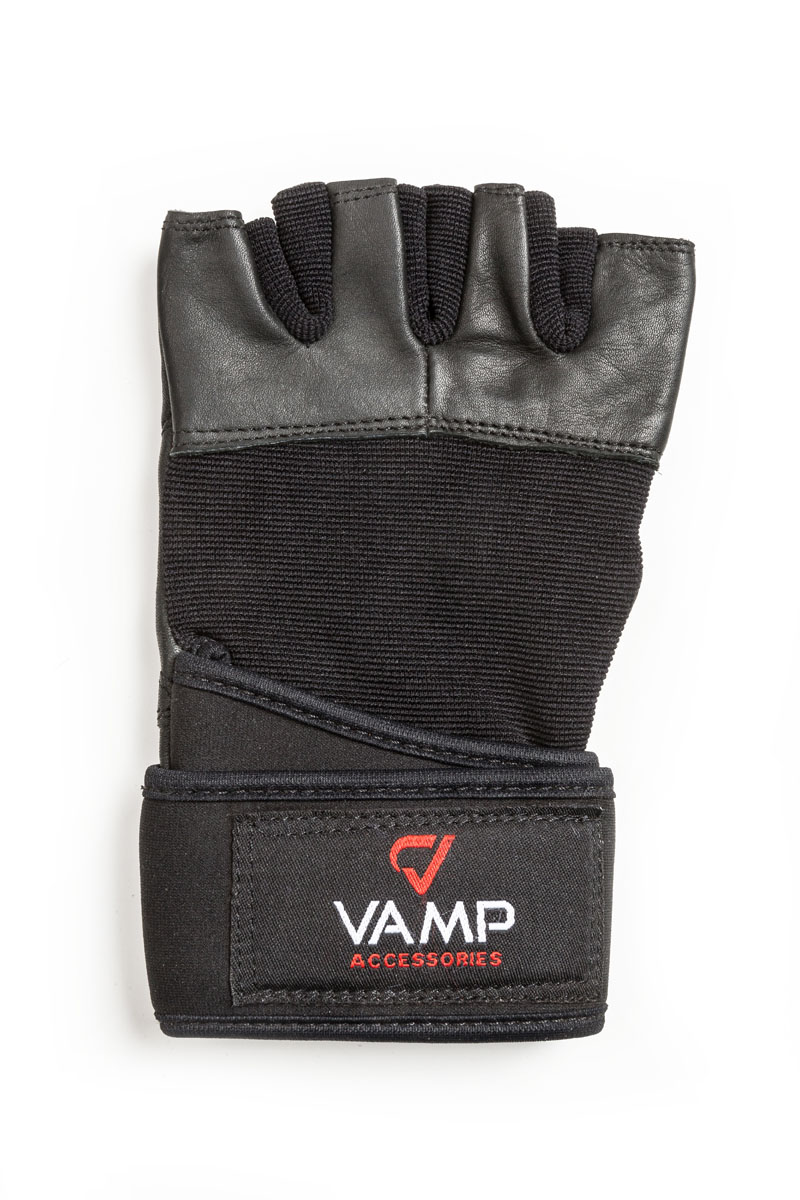 Перчатки для фитнеса мужские Vamp, цвет: черный. RE-532. Размер XLV-287 Перчатки для фитнеса мужские Vamp, цвет: черный. RE-532. Размер XLV-287Перчатки для фитнеса Vamp выполнены из высококачественной натуральной кожи и текстиля. Кистевой бинт с застежкой на липучке защищает от травм запястья и надежно фиксирует руку при работе с большими весами. Специальные подушечки на ладони и нижней части пальцев защищают от мозолей и снижают нагрузку на ладони. Не окрашивают руки во время тренировок. Между пальцами вставлена многослойная лайкра.