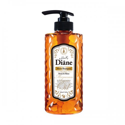 Шампунь Diane Moist & Shine Глубокое увлажнение сухих волос, 500 млds02 Шампунь Diane Moist & Shine Глубокое увлажнение сухих волос, 500 млds02Шампунь с ароматом лесных ягод на основе масел придаёт блеск и сияние, увлажняя и оживляя волосы изнутри. Защищает от пагубных ультрафиолетовых лучей, увлажняет кожу головы и способствует её регенерации, помогая избавиться от перхоти. Стимулирует рост волос и борется с их выпадением, укрепляя волосяные луковицы.Фитостерин как стабилизатор гормонального баланса и иммунной системы предотвращает развитие седины, выпадение волос и различные виды аллопеции. Кератин, попадая на волосы, проникает в их структуру, заполняет собой мельчайшие трещинки, склеивает посеченные кончики и наполняет волосы дополнительной прочностью и объёмом.Рекомендуется использовать в комплексе с бальзамом для волос той же линии.