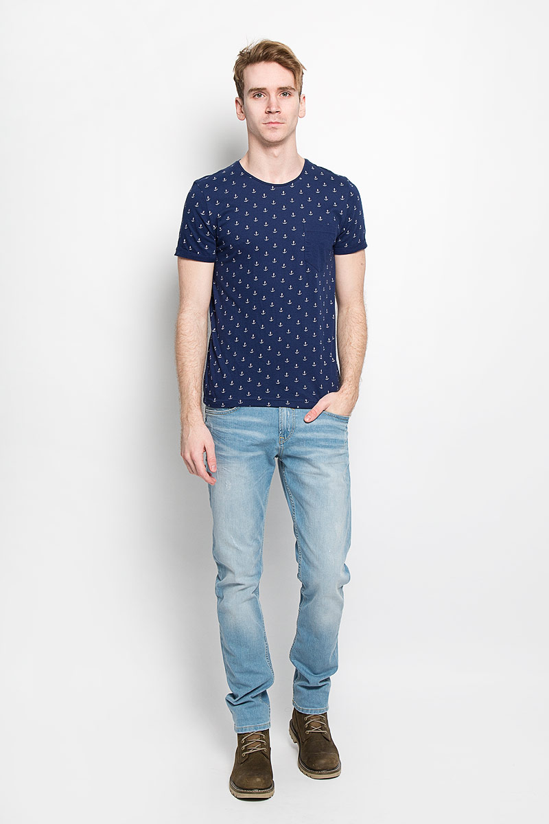 Футболка мужская Tom Tailor Denim Basic, цвет: темно-синий. 1033993.00.12. Размер L (50)1033993.00.12 Футболка мужская Tom Tailor Denim Basic, цвет: темно-синий. 1033993.00.12. Размер L (50)1033993.00.12Стильная мужская футболка Tom Tailor Denim Basic выполнена из натурального хлопка. Материал очень мягкий и приятный на ощупь, обладает высокой воздухопроницаемостью и гигроскопичностью, позволяет коже дышать. Модель прямого кроя с круглым вырезом горловины дополнена на груди накладным кармашком. Оформлена футболка принтом в виде маленьких якорей. Такая модель подарит вам комфорт в течение всего дня и послужит замечательным дополнением к вашему гардеробу.