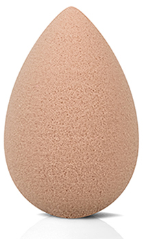 Beautyblender Спонж nude1037 Beautyblender Спонж nude1037Использование косметики никогда не было столь невесомым! Представляем вашему вниманию beautyblender nude (бьютиблендер нюд) - основной инструмент для нанесения тональных средств, созданный в телесном оттенке, чтобы подчеркнуть вашу естественность. beautyblender nude - идеальный инструмент для создания естественного макияжа или мейк апа в стиле «нюд». Главное в таком макияже - добиться идеального тона лица. С помощью beautyblender nude нанесение будет лёгким, кожа - свежей, а макияж - естественным! Революционная форма спонжа beautyblender делает его использование очень простым, благодаря заостренному кончику, который позволяет добраться до трудно-доступных участков с удивительной легкостью. Мягкая замшевая текстура спонжа, приятная на ощупь, соответствует контурам лица и делает мейк ап лёгким и естественным. Спонжи beautyblender имеют структуру «открытой ячейки», которая наполняется небольшим количеством воды, когда спонж смачивают. Это позволяет быть спонжу «наполненным», поэтому средство макияжа остается на поверхности спонжа, а не поглощается им, что дает возможность экономить косметические средства.