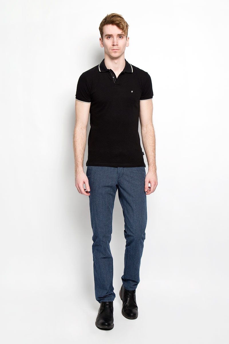 Брюки мужские Tom Tailor Denim, цвет: синий. 6404052.02.12. Размер 30-34 (46-32)6404052.02.12 Брюки мужские Tom Tailor Denim, цвет: синий. 6404052.02.12. Размер 30-34 (46-32)6404052.02.12Стильные мужские брюки Tom Tailor Denim подарят вам комфорт и позволят подчеркнуть ваш неповторимый стиль. Брюки прямого кроя и средней посадки изготовлены из натурального хлопка и не сковывают движения. Брюки на талии застегиваются на пластиковые пуговицы, имеют шлевки для ремня. Спереди модель оформлена двумя втачными карманами со скошенными краями и одним маленьким прорезным, а сзади - двумя прорезными карманами на застежках-пуговицах. В комплект также входит узкий ремень с металлической пряжкой.Эти модные и в тоже время комфортные брюки послужат отличным дополнением к вашему гардеробу. В них вы всегда будете чувствовать себя уютно и комфортно.