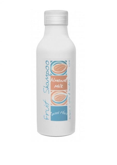 Hair Company Шампунь на основе сладкоминдального молока Sweet Hair Fruit Shampoo Almond Milk 500 мл010092/LB10678 RUS Hair Company Шампунь на основе сладкоминдального молока Sweet Hair Fruit Shampoo Almond Milk 500 мл010092/LB10678 RUSШампунь на основе миндального молочка Hair Company Sweet Hair Fruit Shampoo Almond Milk великолепно увлажняет. Мягкий и нежный, почти воздушный шампунь деликатно очищает волосы и кожу головы и идеально подходит для частого применения. Растительные протеины и экстракт миндаля, богатые витаминами А и D, придают волосам шелковистость, здоровый блеск и естественный объем. Вытяжки из ягод и листьев барбариса оказывают ярко выраженное противовоспалительное действие. Шампунь благотворно влияет на кожу головы и действует успокаивающе.