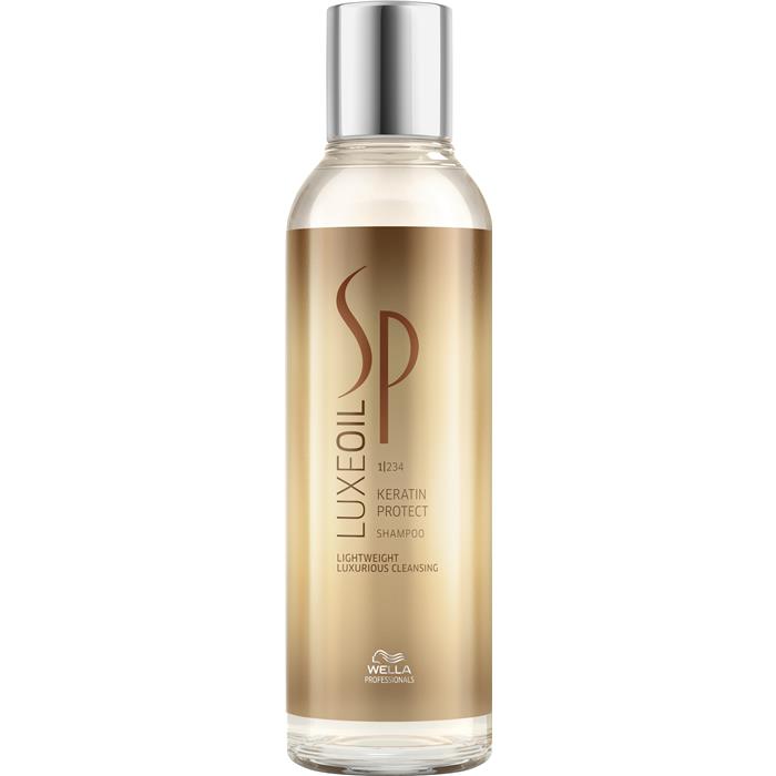 Wella SP Шампунь для защиты кератина волос Luxe Line Keratin, 200 мл81416671 Wella SP Шампунь для защиты кератина волос Luxe Line Keratin, 200 мл81416671Wella SP Luxe Line Keratin Шампунь для защиты кератина волос - создан для идеального очищения ваших волос. Дарит волосам безумно красивый блеск, следит за наполнением и сохранением кератина волос, идеально подходит для подготовки к следующим продуктам этой линии. Шампунь не отягощает волос, делает его сильным и свежести. В состав шампуня для защиты волоса- WellaProfessional Luxe Line Keratin, входит смесь обогащенная пантенолом и кератином белком, из него же состоят ваши волосы, он есть главным элементом структуры волоса.Масло жожоба, это одно из самых лучших средств, которое может входить в cостав шампуня, жожоба обеспечит бережный уход за окрашенных, ломкими и сухими волосами.Масла аргана и миндаля отлично питают волосы и сделают их гладкими, мягкими и безумно эластичными. В состав шампуня входят, самые элитные и профессиональные парфюмерные ингредиенты, которые подарят манящий и легкий аромат вашим волосам.