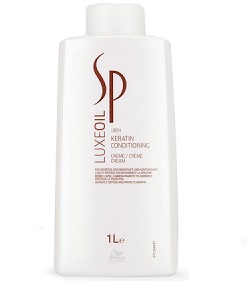 Wella SP Крем-кондиционер для восстановления кератина Luxe Oil Keratin Conditioning Cream, 1000 мл81513877/6098 Wella SP Крем-кондиционер для восстановления кератина Luxe Oil Keratin Conditioning Cream, 1000 мл81513877/6098Wella SP Luxe Oil Keratin Conditioning CreamКрем-кондиционер для восстановления кератинаЕжедневный смываемый уход для любого типа волос.Защищает волосы от негативных внешних воздействий.Восстанавливает естественный кератин волос.Содержит ценные масла Арганы, Миндаля и Жожоба.Рекомендации по применению:Равномерно нанесите на вымытые шампунем волосы.Через 3-5 минут смойте.