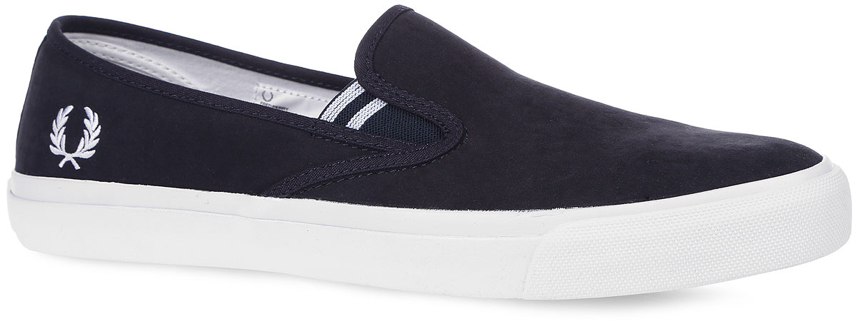 Слипоны мужские Fred Perry Turner Slip On Brushed Cotton, цвет: темно-синий. B8253-608. Размер 7 (40)B8253-608 Слипоны мужские Fred Perry Turner Slip On Brushed Cotton, цвет: темно-синий. B8253-608. Размер 7 (40)B8253-608Стильные мужские слипоны Fred Perry Turner Slip On Brushed Cotton покорят вас спервого взгляда! Модель выполнена из плотного текстиля. Подъем оформлендвумя эластичными вставками, одна из боковых сторон - вышивкой в виделоготипа бренда, задняя часть обуви - символикой бренда. Текстильная подкладкаи стелька из ЭВА материала с текстильным верхним покрытием обеспечаткомфорт и предотвратят натирание. Прочная резиновая подошва с рельефнымрисунком обеспечивает сцепление с любой поверхностью. Такие слипоны займутдостойное место среди коллекции вашей обуви.
