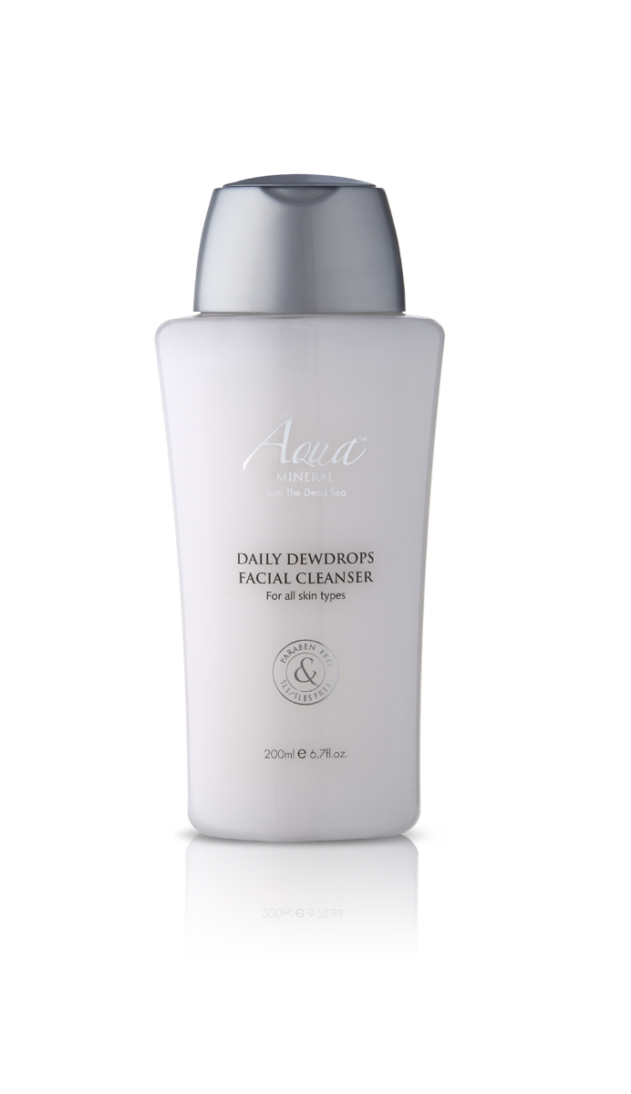 Aqua mineral Молочко очищающее для снятия макияжа 200 мл2918 Aqua mineral Молочко очищающее для снятия макияжа 200 мл2918Освежающий, увлажняющий тоник дополняет ежедневный процесс очищения кожи после использования Молочка очищающего для снятия макияжа Aqua Mineral. Обогащен полезными для кожи растительными экстрактами, смягчающим экстрактом Алое Вера и экстрактом огурца, выравнивающим тон кожи. Тоник сужает поры и восстанавливает кожу. Подходит для всех типов кожи.