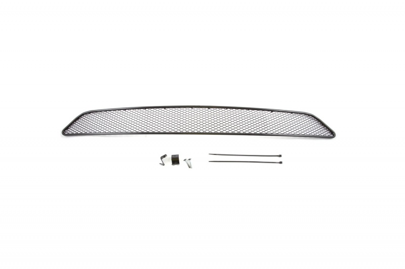 Сетка на бампер внешняя Novline-Autofamily, для HONDA CR-V, 2.0, 2013-201501-230313-15B Сетка на бампер внешняя Novline-Autofamily, для HONDA CR-V, 2.0, 2013-201501-230313-15BВнешняя защитная сетка Novline-Autofamily радиатора полностью повторяет геометрию решетки бампера и гармонично вписывается в общий стиль автомобиля. Сетка для защиты радиатора изготовлена из антикоррозионного материала, что гарантирует отсутствие ржавчины в процессе эксплуатации. Простая установка делает этот продукт необыкновенно удобным. В отличие от универсальных сеток, для установки которых требуется снятие бампера, то есть наличие специализированных навыков и дополнительного оборудования (подъемник и так далее), для установки этого продукта понадобится 20 минут времени и отвертка.