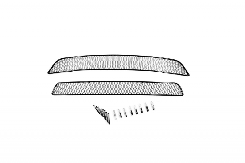 Сетка для защиты радиатора Novline-Autofamily, для Mitsubishi Outlader 2012-2015, 2 шт01-380112-15B Сетка для защиты радиатора Novline-Autofamily, для Mitsubishi Outlader 2012-2015, 2 шт01-380112-15BВ отличие от универсальных сеток, данный продукт разрабатывается индивидуально под каждый бампер автомобиля. Внешняя защитная сетка радиатора полностью повторяет геометрию решетки бампера и гармонично вписывается в общий стиль автомобиля. При создании продукта были учтены как потребности автомобилистов, для которых важна исключительно защитная функция, так и автолюбителей, которые ищут способы подчеркнуть или создать новый стиль своего авто. Функциональность, тюнинг, или и то, и другое? Выбор только за вами. Сетка для защиты радиатора изготовлена из антикоррозионного материала, что гарантирует отсутствие ржавчины в процессе эксплуатации. Простая установка делает этот продукт необыкновенно удобным. В отличие от универсальных сеток, для установки которых требуется снятие бампера, то есть наличие специализированных навыков и дополнительного оборудования (подъемник и так далее), для установки этого продукта понадобится 20 минут времени и отвертка.