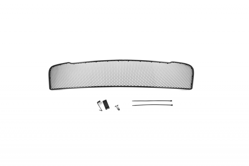Сетка для защиты радиатора Novline-Autofamily, для Nissan Note 2013-01-390813-15B Сетка для защиты радиатора Novline-Autofamily, для Nissan Note 2013-01-390813-15BВ отличие от универсальных сеток, данный продукт разрабатывается индивидуально под каждый бампер автомобиля. Внешняя защитная сетка радиатора полностью повторяет геометрию решетки бампера и гармонично вписывается в общий стиль автомобиля. При создании продукта были учтены как потребности автомобилистов, для которых важна исключительно защитная функция, так и автолюбителей, которые ищут способы подчеркнуть или создать новый стиль своего авто. Функциональность, тюнинг, или и то, и другое? Выбор только за вами. Сетка для защиты радиатора изготовлена из антикоррозионного материала, что гарантирует отсутствие ржавчины в процессе эксплуатации. Простая установка делает этот продукт необыкновенно удобным. В отличие от универсальных сеток, для установки которых требуется снятие бампера, то есть наличие специализированных навыков и дополнительного оборудования (подъемник и так далее), для установки этого продукта понадобится 20 минут времени и отвертка.