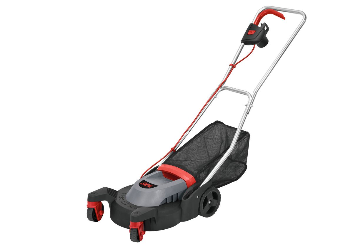 Газонокосилка роторная Skil Urban MowerF0150711RA Газонокосилка роторная Skil Urban MowerF0150711RAГазонокосилка Skil Urban Mower - это идеальный вариант для вашего городского сада. Она оснащена уникальными поворотными передними колесами для хорошей маневренности. При весе 4,3 кг она очень компактна и легка. Газонокосилка почти не занимает места в сарае благодаря уникальной конструкции Easy Storage. Энергоэкономичный двигатель с высокой частотой вращения бережно скашивает траву для создания идеального газона.Газонокосилка Skil Urban Mower предназначена для газонов площадью до 50 м2. Ее удобные функции превращают кошение газона в развлечение! Для легкого перемещения по саду газонокосилка оснащена уникальными передними поворотными колесами. Итак, попрощайтесь с необходимостью поднимать и разворачивать тяжелую газонокосилку перед каждой новой строчкой, а окашивание препятствий еще никогда не было таким легким!Газонокосилка оснащена рукояткой с тремя настройками режима: движение (D), парковка (P) и хранение (S). Для еще большего комфорта ручка позволяет подогнать рабочую высоту под ваш рост. Травосборник легко снимается, опорожняется и устанавливается на месте всего одной рукой: это самый простой способ очистки травосборника из существующих на сегодняшний день!Энергосберегающий высокоскоростной двигатель с частотой вращения 9500 об/мин обеспечивает достаточную мощность для быстрого выполнения работы. И вы можете насладиться видом идеального газона. Вы можете легко подобрать высоту скашивания для вашего газона.Газонокосилка почти не занимает места при хранении. Она оснащена удобной подножкой для крепления к стене в вертикальном положении при хранении.Потребляемая мощность: 500 Вт.Система кошения: 2 сменных ножа.Ширина скашивания: 29 см.Высота среза: 25-40-55 мм.Настройка высоты среза: 3Вес (с учетом травосборника): 4,3 кг.Напряжение/частота: 220–240 В / 50–60 Гц.Уровень звукового давления: 83,4 дБ (A).Стандартное отклонение: 1,5 дБ (A).Уровень звуковой мощности: 95,8 дБ (A).Уровень вибрации: Информация отсутствует (K): 1,5 м/с2.