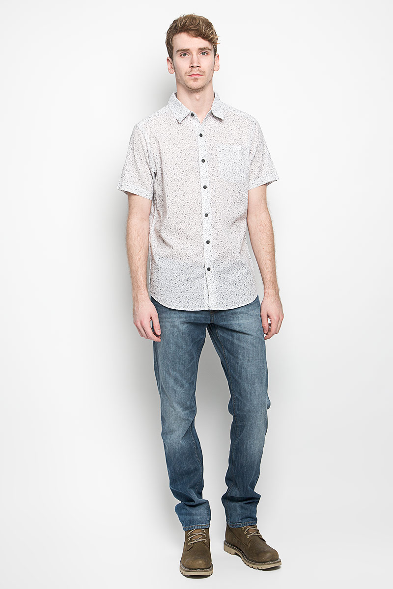 Рубашка мужская Columbia Under Exposure II SS Shirt, цвет: белый, серый. 1577751_102. Размер L (52)1577751_102 Рубашка мужская Columbia Under Exposure II SS Shirt, цвет: белый, серый. 1577751_102. Размер L (52)1577751_102Модная мужская рубашка Columbia Under Exposure II SS Shirt, выполненная из натурального хлопка, прекрасно подойдет для повседневной носки. Материал очень легкий, мягкий и приятный на ощупь, не сковывает движения и позволяет коже дышать. Рубашка с отложным воротником и короткими рукавами застегивается на пуговицы по всей длине. На груди предусмотрен накладной карман. Изделие оформлено мелким принтом по всей поверхности. Такая модель будет дарить вам комфорт в течение всего дня и станет стильным дополнением к вашему гардеробу.