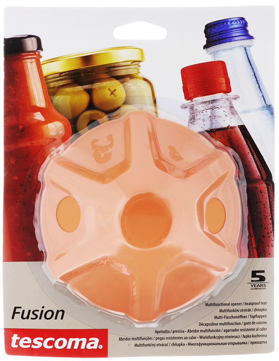 Прихватка-открывалка Tescoma Fusion, цвет: оранжевый638498_оранжевый Прихватка-открывалка Tescoma Fusion, цвет: оранжевый638498_оранжевыйМногофункциональная прихватка-открывалка Tescoma Fusion, выполненная из высококачественного силикона, подходит для открывания всех видов бутылок и сосудов с винтовыми крышками с диаметром до 10 см, от ПЭТ-бутылок до банок. Изделие отлично подходит в качестве термостойкой кухонной прихватки при манипуляции с горячими кастрюлями и сковородками. Можно мыть в посудомоечной машине. Диаметр: 13 см.