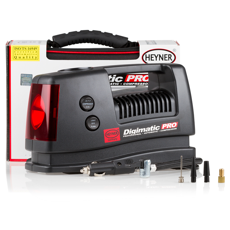 Автомобильный компрессор Heyner Digimatic. 236000236000 Автомобильный компрессор Heyner Digimatic. 236000236000Автомобильный компрессор Heyner Digimatic позволит быстро подкачать спустившуюся шину. Накачивает пустую шину до 2-х атмосфер примерно за 4 минуты. Дает возможность контролировать степень подкачки и обеспечивает ее равномерность во всех шинах. Отключается автоматически при достижении заданного показателя давления. Отличается функциональностью: прибор дополнительно оснащен цифровым манометром для определения давления в шине. Кроме того, компрессор компактный и легко помещается в багажнике, не занимая много места. Работает от автомобильной сети в 12В и подсоединяется посредством специального штекера к прикуривателю в салоне транспортного средства. Шланги прячутся внутрь корпуса, что делает компрессор компактным и удобным в работе. В комплект входят насадки для накачки не только автошин, но и надувных предметов (лодок, матрацев, бассейнов, мячей) бытового назначения. Выбирая компрессор, необходимо учитывать длину электрических кабелей и шлангов - они должны свободно доставать до дальних колес. Скорость заполнения шин 205 70R 15: около 7 мин.