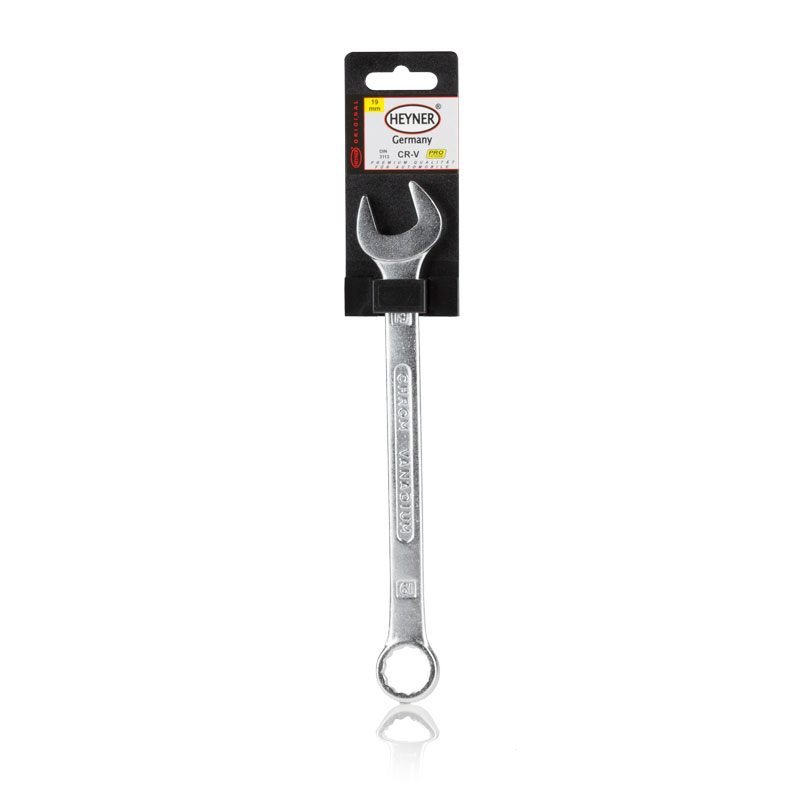 Ключ гаечный комбинированный Heyner, 19 мм466190 Ключ гаечный комбинированный Heyner, 19 мм466190Ключ комбинированный Heyner станет отличным помощником монтажнику или владельцу авто. Этот инструмент обеспечит надежную фиксацию на гранях крепежа. Благодаря изогнутой на 15° с одной стороны головке, вы обеспечите себе удобный доступ к элементам крепежа и безопасность. Специальная хромованадиевая сталь повышает прочность и износ инструмента.Длина ключа: 23 см.Диаметр головки: 19 мм.