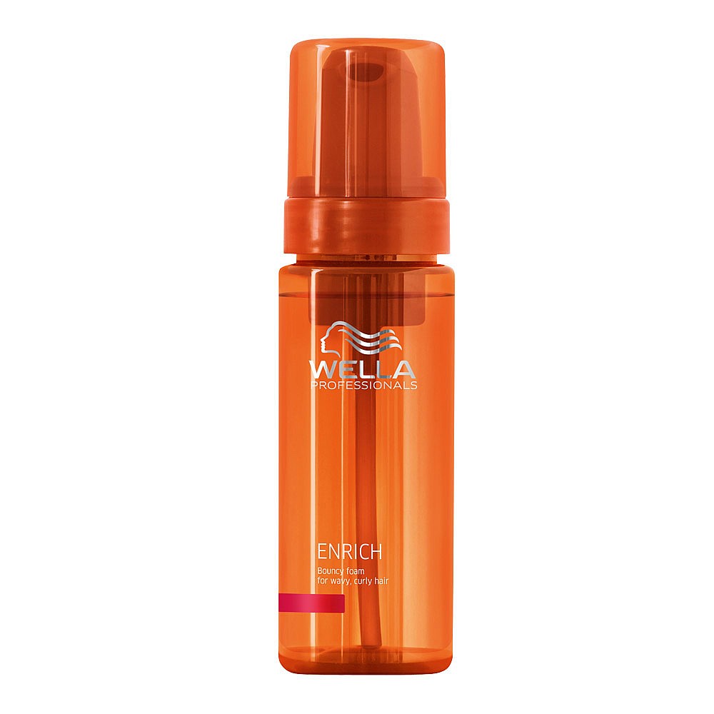 Wella Питательный мусс Enrich Line для вьющихся и завитых волос, 150 мл122089 Wella Питательный мусс Enrich Line для вьющихся и завитых волос, 150 мл122089Для вьющихся и завитых волос отлично подходит питательный мусс от Wella, он способен придать укладке естественный вид, а волосам в целом эластичность, блеск. Мусс устраняет эффект курчавости, при этом защищая ваши локоны от внешнего негативного воздействия. То благотворное влияние, которое средство оказывает на волосы, обеспечивается его эксклюзивной формулой и уникальным составом.Мусс Enrich Professionals от Wella улучшает расчесываемость и придает волосам упругость.В составе средства такие компоненты, как: экстракт шелка, витамин Е, глиоксиловая кислота, эксклюзивная салонная формула.