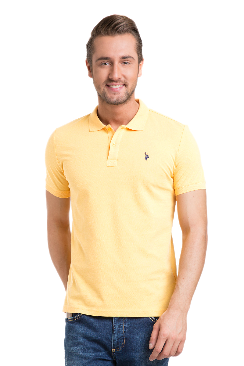 Поло мужское U.S. Polo Assn., цвет: желтый. G081GL0110GTP04IY6_TR0019. Размер XS (42/44)G081GL0110GTP04IY6_TR0019 Поло мужское U.S. Polo Assn., цвет: желтый. G081GL0110GTP04IY6_TR0019. Размер XS (42/44)G081GL0110GTP04IY6_TR0019Стильная мужская футболка-поло U.S. Polo Assn., выполненная из высококачественного хлопка, обладает высокой теплопроводностью, воздухопроницаемостью и гигроскопичностью, позволяет коже дышать.Модель с короткими рукавами и отложным воротником - идеальный вариант для создания оригинального современного образа. Сверху футболка-поло застегивается на две пуговицы. Воротник и низ рукавов выполнены из трикотажной резинки. Модель оформлена на груди небольшой вышивкой.