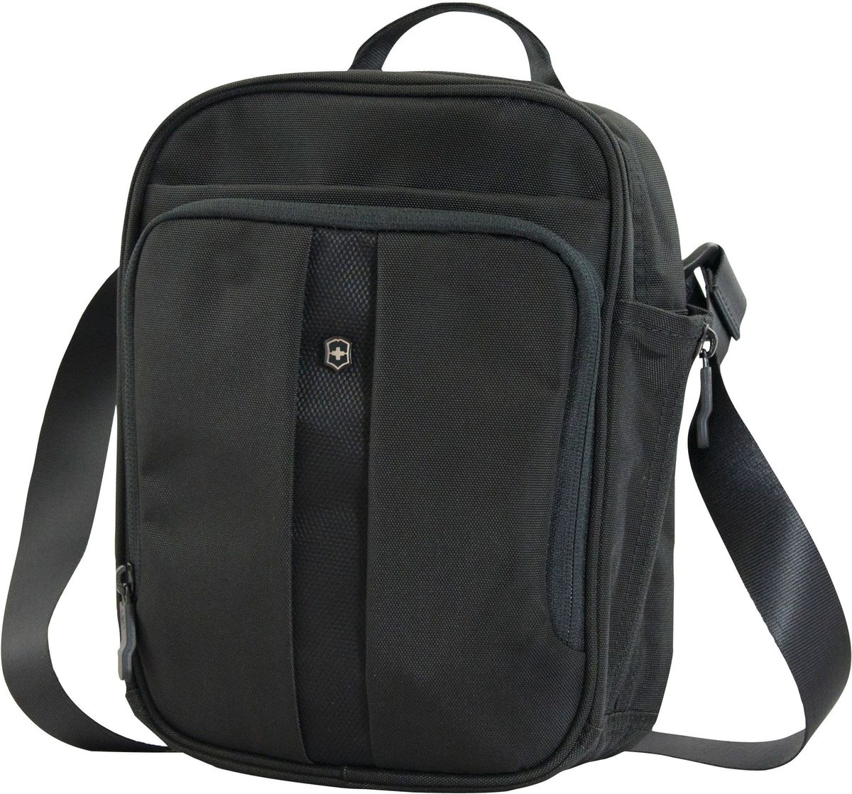 Сумка наплечная Victorinox Travel Companion, цвет: черный. 3117430131174301 Сумка наплечная Victorinox Travel Companion, цвет: черный. 3117430131174301Сумка наплечная Victorinox Travel Companion выполнена из высококачественного нейлона и оформлена фирменной нашивкой. Основное отделение имеет широкий карман из воздухопроницаемой сетки AirMesh для хранения электронных аксессуаров, который помогает увеличить время работы аккумулятора, а также широкий карман для хранения электронных аксессуаров, выполненный из материала, устойчивого к механическим повреждениям.Передняя панель на молнии имеет небольшой карман из воздухопроницаемой сетки AirMesh для хранения электронных аксессуаров, карман для хранения, держатели для ручек и карабин для ключей.Верхний карман на молнии для хранения вещей, которые должны всегда быть под рукой.Многофункциональный сетчатый карман без молнии, который идеально подходит для хранения небольшого зонтика или бутылки с водой.Регулируемые ремни позволяют носить сумку на плече либо через плечо.Бегунки молнии утапливаются в специальные защитные карманы для предотвращения случайного расстегивания.