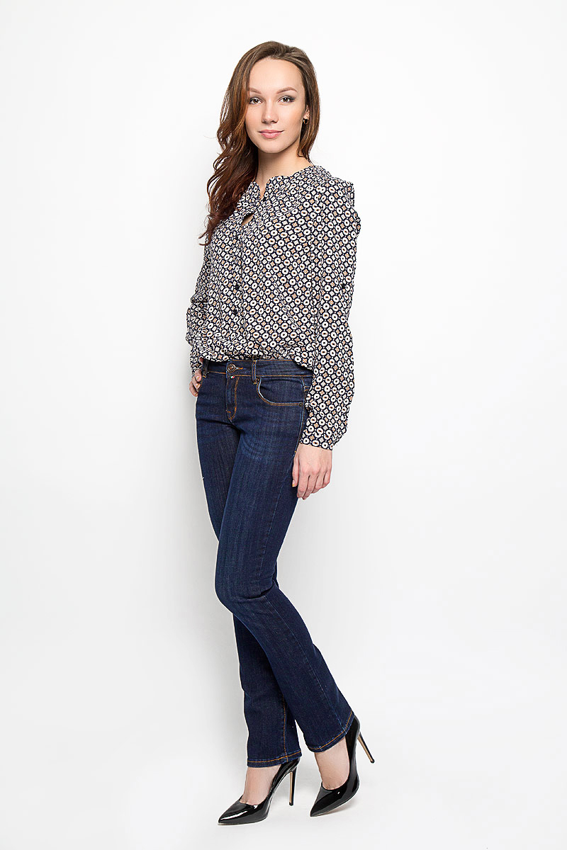 Джинсы женские F5, цвет: темно-синий. 160143_ 19599, Blue denim 5002 str., w.dark. Размер 29-32 (44/46-32)160143_ 19599, Blue denim 5002 str., w.dark Джинсы женские F5, цвет: темно-синий. 160143_ 19599, Blue denim 5002 str., w.dark. Размер 29-32 (44/46-32)160143_ 19599, Blue denim 5002 str., w.darkСтильные женские джинсы F5, выполненные из эластичного хлопка подчеркнут достоинства вашей фигуры. Модель со средней высотой талии и прямая к низу станет отличным дополнением к вашему современному образу. Джинсы застегиваются на металлическую пуговицу в поясе и ширинку на застежке-молнии, имеются шлевки для ремня. Спереди модель дополнена двумя прорезными карманами и одним маленьким секретным кармашком, а сзади - двумя накладными карманами. Эти модные и в тоже время комфортные джинсы послужат отличным дополнением к вашему гардеробу.
