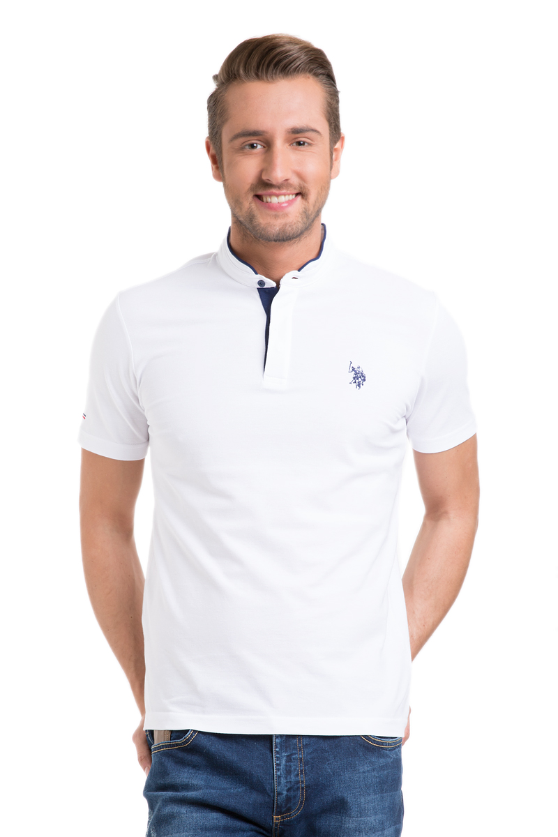 Поло мужское U.S. Polo Assn., цвет: белый. G081GL0110MENGEN_BY0001. Размер XXL (56/58)G081GL0110MENGEN_BY0001 Поло мужское U.S. Polo Assn., цвет: белый. G081GL0110MENGEN_BY0001. Размер XXL (56/58)G081GL0110MENGEN_BY0001Стильное мужское поло U.S. Polo Assn. выполнено из натурального хлопка. Футболка с воротником-стойкой и короткими рукавами застегивается сверху на три пуговицы. Модель украшена вышитым логотипом бренда.