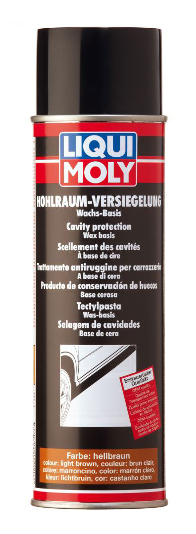Воск антикоррозийный Liqui Moly Hohlraum-Versiegelung-Spray Hellbraun, для пустот кузова, цвет: светло-желтый, 0,5 л6107 Воск антикоррозийный Liqui Moly Hohlraum-Versiegelung-Spray Hellbraun, для пустот кузова, цвет: светло-желтый, 0,5 л6107Воск Liqui Moly Hohlraum-Versiegelung-Spray Hellbraun применяется для первичной или эксплуатационной защиты скрытых полостей легковых автомобилей, грузовиков, автобусов, сельхозтехники от коррозии. Хорошо защищает как поверхности, так и сварные швы любого вида. После высыхания средства остается тонкая эластичная восковая пленка с эффектом самозалечивания, то есть мелкие повреждения состав заполняет самостоятельно.Состав содержит технический воск, ингибиторы коррозии и слабо пахнущий растворитель. Легко и тонко распыляется, проникает в зазоры, вытесняет воду, пропитывает имеющуюся ржавчину, блокируя доступ влаги и кислорода к защищаемым поверхностям. После высыхания образуется мягкая, эластичная, водоотталкивающая прозрачная пленка светло- коричневого цвета.Особенности:Высокая способность к растеканию по обрабатываемой поверхностиМалое время готовности обработанной поверхности к эксплуатацииИдеальная защита от ржавчины обработанных поверхностей кузоваПревосходная защита от коррозииХорошо растекается по поверхности и вытесняет влагуХорошая устойчивость к нагреваниюПлощадь нанесения: 20 м2/л.Время высыхания: 2-3 ч.Устойчивость к соленой воде ASTM B 117: свыше 500 ч.Содержание сухого вещества: 35%.Толщина покрытия: 200-300 µm.Температура нанесения: 15°C-25°C.Товар сертифицирован.