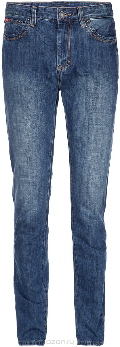 Джинсы мужские Lee Cooper, цвет: синий. M10076-1301/WN14. Размер 34-34 (50-34)M10076-1301/WN14 Джинсы мужские Lee Cooper, цвет: синий. M10076-1301/WN14. Размер 34-34 (50-34)M10076-1301/WN14Стильные мужские джинсы Lee Cooper - джинсы высочайшего качества, которые прекрасно сидят. Модель слегка зауженного к низу кроя и средней посадки изготовлена натурального хлопка, не сковывает движения и дарит комфорт. Джинсы на талии застегиваются на металлическую пуговицу, а также имеют ширинку на металлической застежке-молнии и шлевки для ремня. Спереди модель дополнена двумя втачными карманами и двумя накладными небольшими кармашками, а сзади - двумя большими накладными карманами. Изделие оформлено небольшим эффектом потертости. Эти модные и в тоже время удобные джинсы помогут вам создать оригинальный современный образ. В них вы всегда будете чувствовать себя уверенно и комфортно.