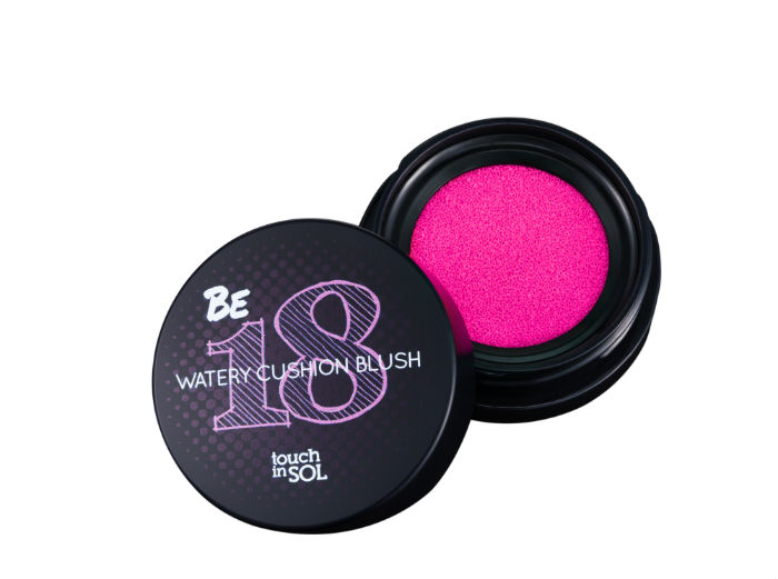 Touch in SOL Жидкие румяна Be 18 Watery, цвет: №3 Pink Ribbon, 5 гУТ000001712 Touch in SOL Жидкие румяна Be 18 Watery, цвет: №3 Pink Ribbon, 5 гУТ000001712Самый прекрасный возраст 18 лет ( возраст застенчивых румяных юных щечек)Оригинальная упаковка в виде воздушного пуфа, содержащая жидкие румяна ярких цветов, увлажнит и придаст сияющий вид щекам.Эффект: Глянцевая и увлажненная кожа; Жидкие румяна создадут натуральный и яркий образ;Подберите цвет для своего тона кожи № 1-3;Эффект сияния и легкость нанесения благодаря воздушному пуфу и спонжу для нанесения;Увлажнение и ровный цвет благодаря жидкой основе.