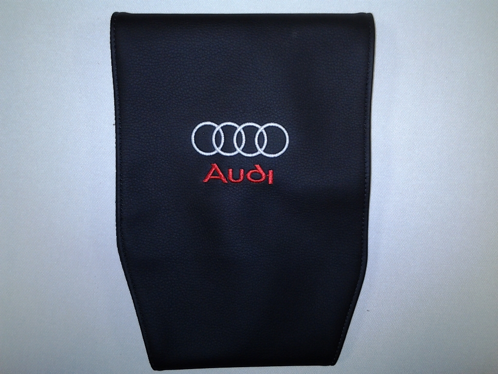 Чехол на подголовник Auto Premium Audi, 2 шт67101 Чехол на подголовник Auto Premium Audi, 2 шт67101Чехол Auto Premium Audi - это простая, эффектная и эффективная защита подголовника автомобиля. Накладка легко закрепляется вокруг подголовника и служит надежной защитой от загрязнения. Экокожа это износостойкий и долговечный материал. Такой чехол легко чистится влажной тряпкой.