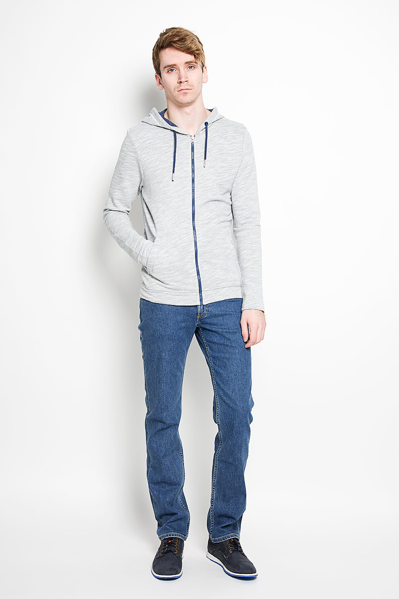 Джинсы мужские Lee Brooklyn Straight, цвет: синий. L45271KX. Размер 32-34 (48-34)L45271KX Джинсы мужские Lee Brooklyn Straight, цвет: синий. L45271KX. Размер 32-34 (48-34)L45271KXСтильные мужские джинсы Lee Brooklyn Straight - джинсы высочайшего качества на каждый день, которые прекрасно сидят. Модель прямого кроя и средней посадки изготовлена из эластичного хлопка. Застегиваются джинсы на пуговицу в поясе и ширинку на застежке-молнии, имеются шлевки для ремня. Спереди модель оформлена двумя втачными карманами и одним накладным кармашком, а сзади - двумя накладными карманами. Эти модные и в тоже время комфортные джинсы послужат отличным дополнением к вашему гардеробу. В них вы всегда будете чувствовать себя уютно и комфортно.