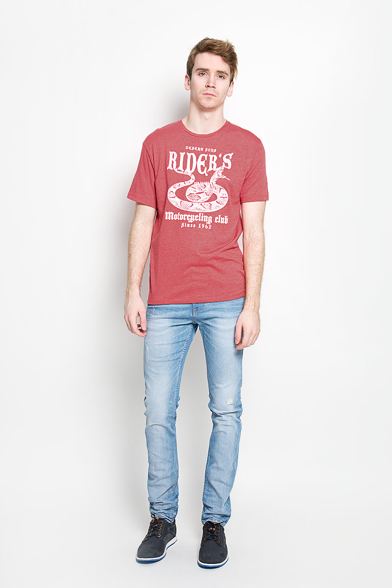 Футболка мужская Tom Tailor, цвет: коралловый. 1034594.00.10_4273. Размер XL (52)1034594.00.10_4273 Футболка мужская Tom Tailor, цвет: коралловый. 1034594.00.10_4273. Размер XL (52)1034594.00.10_4273Стильная мужская футболка Tom Tailor, изготовленная из высококачественного хлопка с добавлением полиэстера, прекрасно подойдет для повседневной носки. Материал очень мягкий и приятный на ощупь, не сковывает движения и позволяет коже дышать. Модель с короткими рукавами и круглым вырезом горловины оформлена оригинальным принтом спереди и надписями на английском языке. Такая модель будет дарить вам комфорт в течение всего дня и станет стильным дополнением к вашему гардеробу.