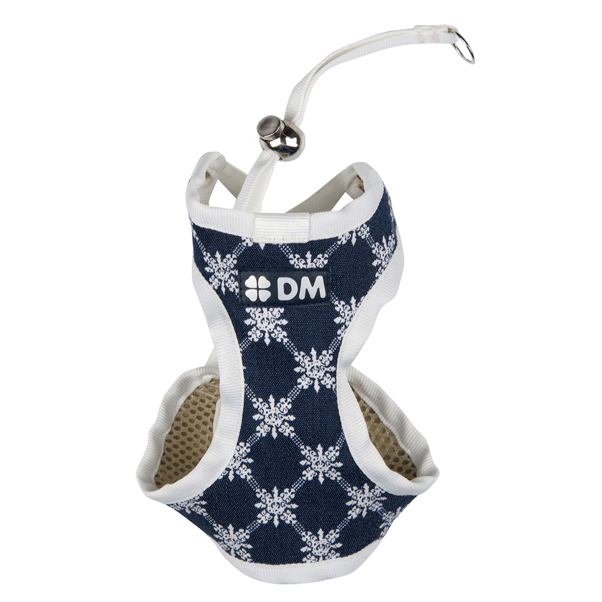 Шлейка для собак Dogmoda Сезон. Размер 1 (S)DM-160128-1 Шлейка для собак Dogmoda Сезон. Размер 1 (S)DM-160128-1Шлейка-жилет для маленьких собак Dogmoda Сезон изготовлена из хлопчатобумажной ткани с подкладкой из полиэстера. Шлейка легко фиксируется и плотно облегает корпус животного, не сковывая при этом его движения. Напряжение в такой шлейке распределяется достаточно равномерно, на плечевые мышцы и плечи, поэтому на горло питомца не оказывается давления, что недопустимо для маленьких собачек. Используемые материалы отличаются износостойкостью и легко переносят стирку, сохраняя форму изделия и не линяя. Такие шлейки легко одеваются и снимаются. Даже если у вас гиперактивный питомец, который не очень любит одеваться на прогулку, такая модель ему понравится. В этой шлейке тело животного будет в меньшей степени подвергаться загрязнению, а значит - после прогулки его будет проще мыть. Кроме того, модель создает для животного защиту от холода. Шлейка Dogmoda Сезон выполнена в интересном дизайне со снежниками и фирменным логотипом бренда - знаком клевера. В такой шлейке ваш питомец будет стильным и еще более милым.