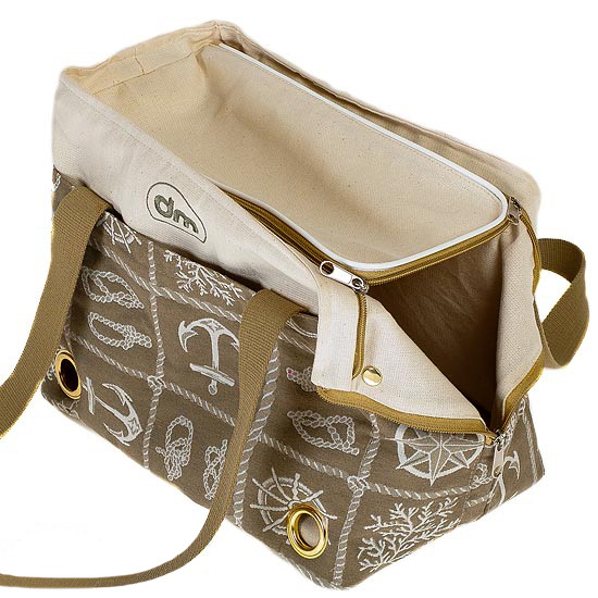 Сумка-переноска для животных Dogmoda Курорт, 29 х 17,5 х 24 смDM-160123 Сумка-переноска для животных Dogmoda Курорт, 29 х 17,5 х 24 смDM-160123Сумка-переноска для собак Dogmoda Курорт станет стильным аксессуаром для вас и надежным убежищем во время прогулок и путешествий для вашего питомца. За счет удачного выбора материалов изготовления модель очень легкая и практичная. Она выполнена в приятных бежевых тонах, дополнена морским принтом и смотрится стильно и актуально. Модель имеет плотное основание, благодаря чему животное не будет провисать. Сумка предназначена для собак мелких пород и других мелких животных.Сумка-переноска будет радовать удобством вашего любимца, а стильный внешний вид подчеркнет вашу индивидуальность.