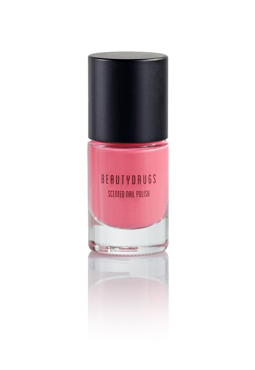 Beautydrugs Scented Nail Polish Лак для ногтей Rose, 10 мл45038 Beautydrugs Scented Nail Polish Лак для ногтей Rose, 10 мл45038Лаками для ногтей удивить непросто, но мы постарались. Во-первых, Beautydrugs Scented Nail Polish – это насыщенные цвета и глянцевый блеск. Во-вторых, у наших лаков удобная широкая кисточка, которая позволяет сделать маникюр в одно касание. В-третьих, покрытие стойкое: честно держится до 7 дней. А еще все лаки для ногтей Beautydrugs созданы по системе Big5Free. Это значит, что они не содержат пять наиболее опасных для ногтей и здоровья компонентов: толуол, формальдегид, дибутилфталат, формальдегидные смолы, камфору. Наконец, все шесть оттенков обладают цветочным или гурманским ароматом, в зависимости от оттенка. А значит, красить ногти станет еще приятнее. Тем более что композиция несет в себе и практическую функцию. В процессе нанесения яркий аромат сигнализирует о том, что лак высох. А когда запах полностью испаряется, пора обновлять маникюр.
