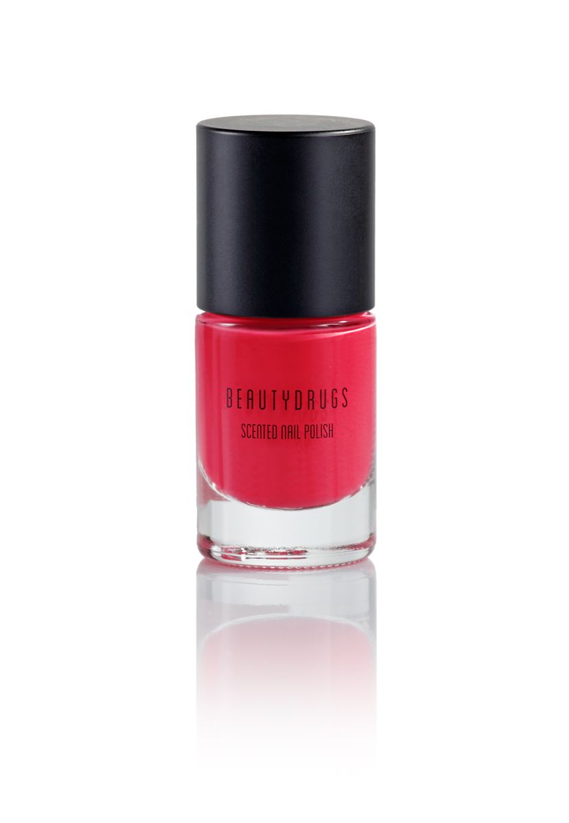 Beautydrugs Scented Nail Polish Лак для ногтей Blackberry, 10 мл45014 Beautydrugs Scented Nail Polish Лак для ногтей Blackberry, 10 мл45014Лаками для ногтей удивить непросто, но мы постарались. Во-первых, Beautydrugs Scented Nail Polish – это насыщенные цвета и глянцевый блеск. Во-вторых, у наших лаков удобная широкая кисточка, которая позволяет сделать маникюр в одно касание. В-третьих, покрытие стойкое: честно держится до 7 дней. А еще все лаки для ногтей Beautydrugs созданы по системе Big5Free. Это значит, что они не содержат пять наиболее опасных для ногтей и здоровья компонентов: толуол, формальдегид, дибутилфталат, формальдегидные смолы, камфору. Наконец, все шесть оттенков обладают цветочным или гурманским ароматом, в зависимости от оттенка. А значит, красить ногти станет еще приятнее. Тем более что композиция несет в себе и практическую функцию. В процессе нанесения яркий аромат сигнализирует о том, что лак высох. А когда запах полностью испаряется, пора обновлять маникюр.