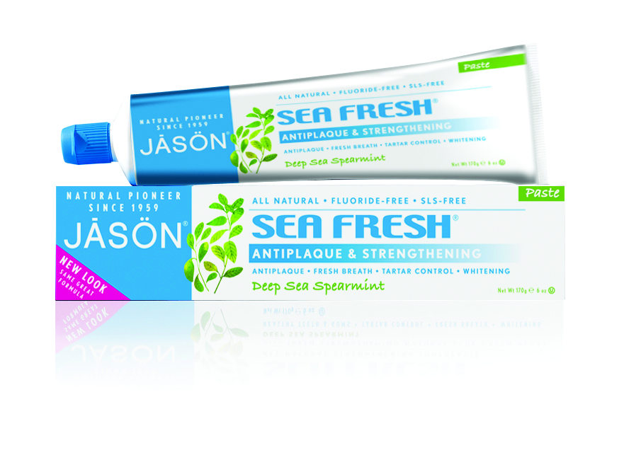 Jason Зубная паста Морская свежесть, 170 гJ01510 Jason Зубная паста Морская свежесть, 170 гJ01510Лечебно-профилактическая зубная паста содержащая экстракт петрушки, мяты и сине-зеленные водоросли богатые белками, антиоксидантами укрепит ваши зубы и освежит дыхание. Обладая мягким растительным ароматом с нотками морского бриза, содержит только природные и эксклюзивные абразивы, ПАВ, благодаря чему эффективно очищает, растворяет органический материал зубного налета и предотвращает прикрепление зубного камня.