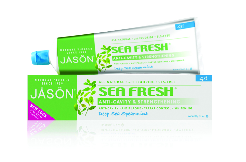 Jason Гелевая зубная паста Морская свежесть, 170 гJ01530 Jason Гелевая зубная паста Морская свежесть, 170 гJ01530Лечебно-профилактическая зубная гель-паста, содержащая экстракт петрушки, мяты и сине-зеленные водоросли богатые белками, антиоксидантами укрепит ваши зубы и освежит дыхание. Фтор полученный из натурального сырья помогает предотвратить кариес, СоQ10 и натуральный сок алое вера заживляют, укрепляют и успокаивают десна.