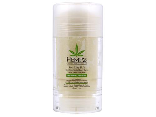 Hempz Бальзам для тела увлажняющий Чувствительная кожа Sensitive Skin Soothing Body Balm 76 г110-2242-03 Hempz Бальзам для тела увлажняющий Чувствительная кожа Sensitive Skin Soothing Body Balm 76 г110-2242-03Бальзам-стик для максимального увлажнения и ухода за чувствительной кожей. Растительный экстракт овса, масло Ши, масло зёрен како и масло косточек манго активно увлажняют, разглаживают и успокаивают чувствительную кожу. Без красителей и парабенов. Без искусственных ароматов. Веган