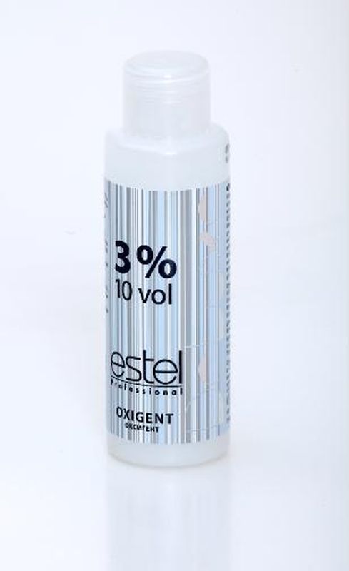 Estel Оксигент De Luxe 3%, 60 млLO 3/60 Estel Оксигент De Luxe 3%, 60 млLO 3/60Оксид Эстель Де Люкс 3% – это универсальный активатор, прекрасно сочетающийся со всеми крем-красками и обесцвечивающими пудрами из серии окрашивания De Luxe от Estel. Продукт имеет приятную густую консистенцию, при соединении с красящими составами образует кремообразную смесь, которая легко распределяется по волосам, не течет и не сохнет в течение всего процесса окрашивания или осветления.Оксигент выпускается в шести концентрациях (1.5%,3%,6%,9% и 12%), что позволяет с легкостью подобрать необходимую интенсивность воздействия как для тонких ослабленных, так и для жестких трудно поддающихся воздействию волос. Формула оксида Estel De Luxe направлена на максимально щадящее воздействие на структуру волос, обогащена увлажняющими и кондиционирующими агентами, которые минимизирую вред наносимый локонам в ходе химического воздействия. Применение: оксид соединить с красящей или осветляющей основой. Нанести на волосы. Время выдержки определяется исходя из состояния волос, проводимой процедуры и желаемого результата. При работе с красками оксид необходимой концентрации смешивается с крем-краской в пропорции 1/1, при работе с осветляющей пудрой – 1/2.Объем: 60 мл