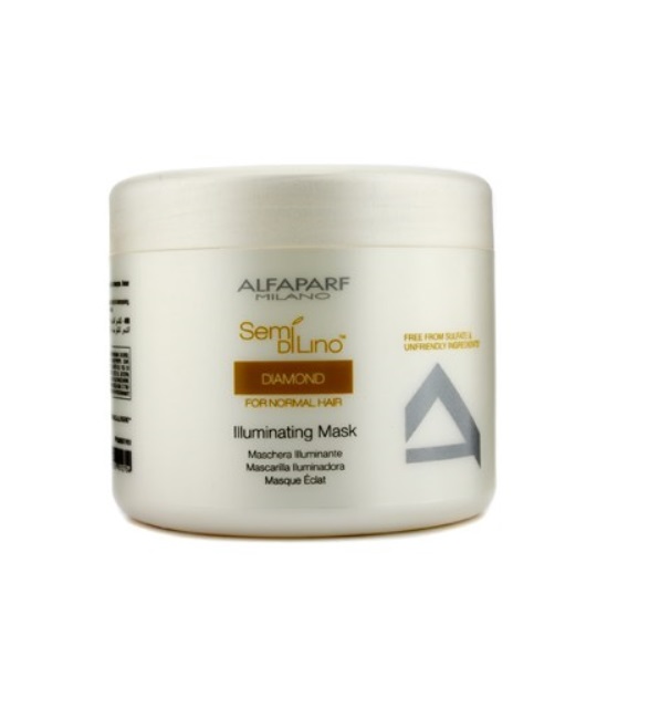 Alfaparf Маска для нормальных волос, придающая блеск Semi Di Lino Diamond Illuminating Mask 500 мл9997 Alfaparf Маска для нормальных волос, придающая блеск Semi Di Lino Diamond Illuminating Mask 500 мл9997Alfaparf Semi DiLino Diamond Illuminating Mask Маска для нормальных волос, придающая блеск разработана специально для поддержания здоровья волос на новом уровне. Средство обеспечивает эффективное оживление волос, придаёт волосам отличный блеск, защищает и усиливает интенсивность цвета волос, способствует нормализации витаминного баланса. В состав маски для нормальных волос Альфапарф SDL Diamond входит экстракт семени льна и комплекс для защиты цвета, которые борются с вымиранием и выгоранием волос. Витамины A, E, F обладающие антиоксидантными свойствами, благоприятно влияют на здоровье волос. Уже после первого применения маски Alfaparf Диамонд Illuminating Mask волосы станут намного более крепкими и устойчивыми к вредному влиянию окружающей среды.