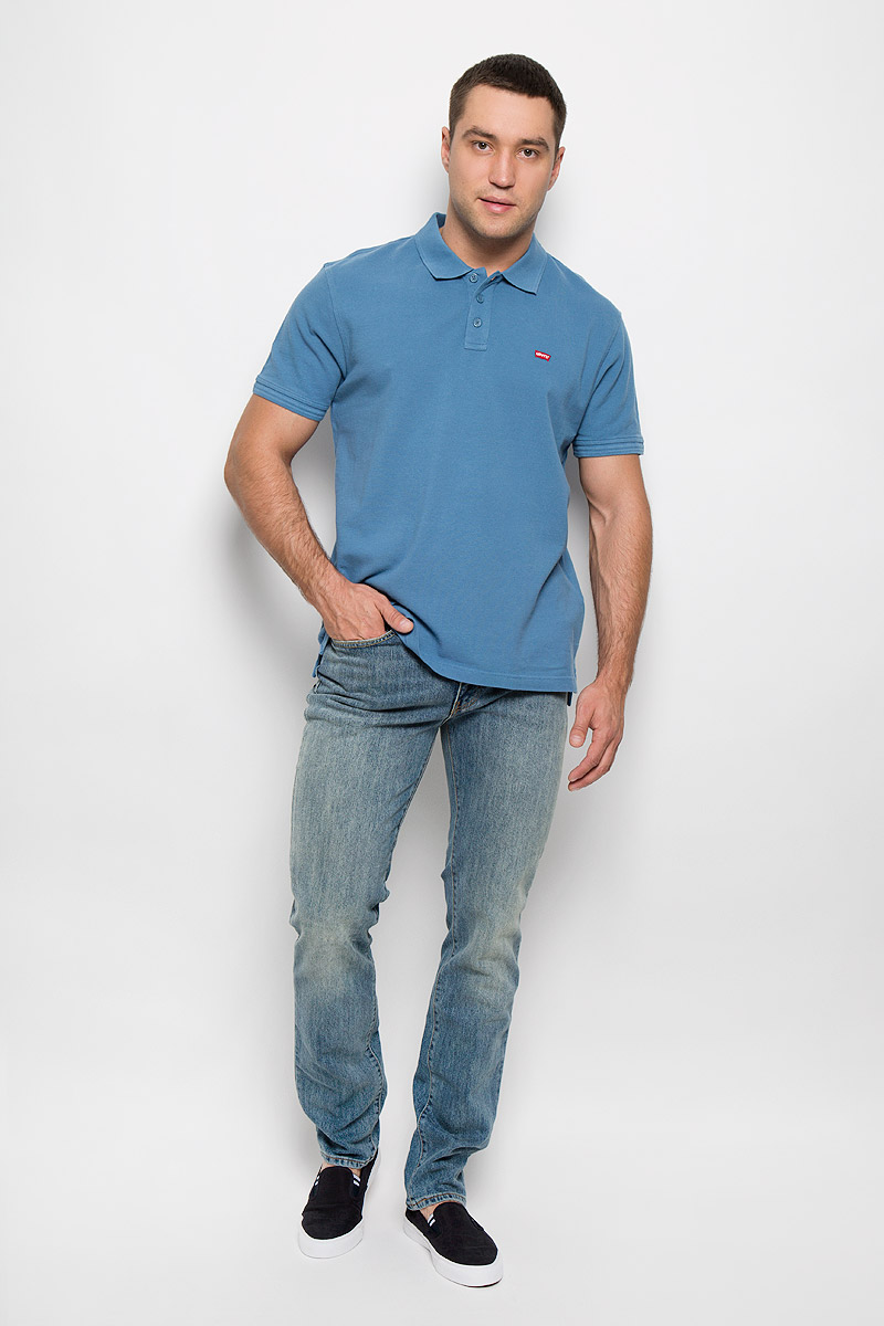 Джинсы мужские Levis® 511, цвет: синий. 451118790. Размер 31-34 (46/48-34)451118790 Джинсы мужские Levis® 511, цвет: синий. 451118790. Размер 31-34 (46/48-34)451118790Мужские джинсы Levis® 511 выполнены из плотного денима. Ткань с добавлением эластана обеспечивает наилучшую посадку и сохранение формы, она тактильно приятная, хорошо пропускает воздух.Джинсы с заниженной талией застегиваются на металлическую пуговицу и имеют ширинку на застежке-молнии. Современный облегающий силуэт не стесняет движений. На поясе предусмотрены шлевки для ремня. Спереди расположены два втачных кармана и один маленький накладной, а сзади - два накладных кармана. Изделие оформлено эффектом потертости, украшено металлическими клепками и прострочкой.Отличное качество, дизайн и расцветка делают эти джинсы стильным и модным предметом мужской одежды. Такие джинсы займут достойное место в вашем гардеробе!