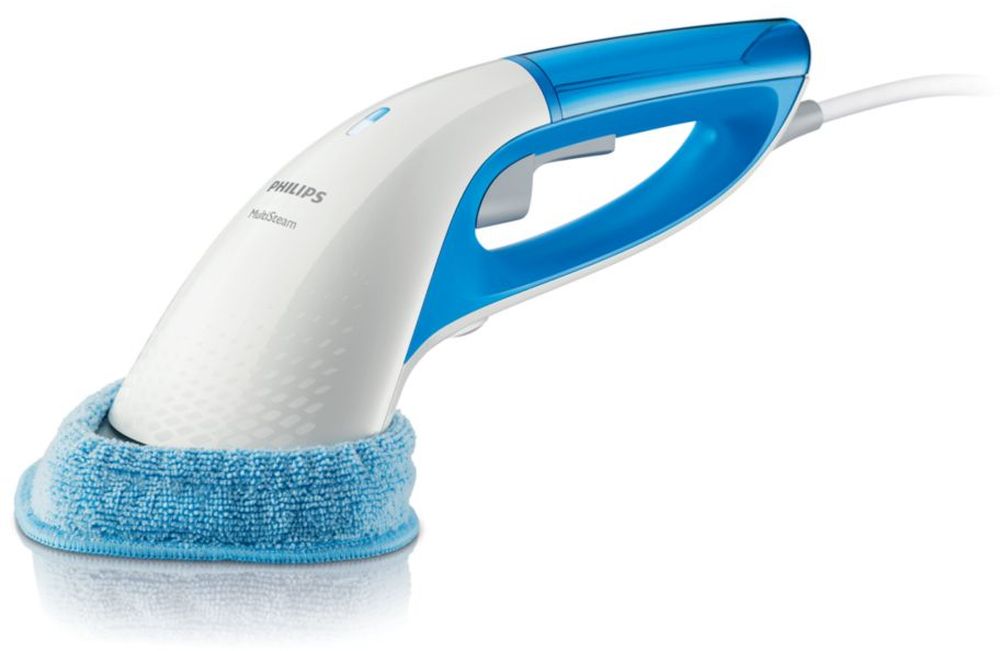 Philips FC7012/01, White Blue пароочистительFC7012/01 Philips FC7012/01, White Blue пароочистительFC7012/01Philips SteamCleaner Multi (FC7012/01) выводит въевшиеся пятна и жир при помощи пара. Чистота и гигиеничность: пар уничтожает до 99,9 % бактерий. Благодаря насадке для подачи пара вы с легкостью очистите даже труднодоступные места, а впитывающая насадка из микрофибры удалит всю грязь.В Philips SteamCleaner Multi используется только вода, а значит, на очищенных поверхностях не останется никаких следов.Насадки из микрофибры сметают и впитывают всю грязь и пыль с очищаемых поверхностей, позволяя вам делать уборку быстро и без усилий. Мягкий впитывающий материал обеспечивает эффективный результат уборки. Насадки из микрофибры можно легко снять, постирать в стиральной машине и так же легко закрепить.Компактный прибор SteamCleaner Multi удобно использовать и легко хранить. Благодаря малому весу даже долгая уборка перестанет быть столь утомительной.SteamCleaner Multi готов к работе менее чем через 45 секунд и обеспечивает постоянную подачу пара в течение всей уборки. Индикатор горит белым светом, когда прибор нагревается, и мигает голубым, когда прибор готов к использованию.Пар высокой температуры легко растворяет жир и грязь. Использование пара — превосходный метод очищения всех видов пятен и грязи.Очищайте гладкие поверхности с помощью треугольной паровой насадки с насадкой из микрофибры. Одно движение — и никакой грязи и пятен! Треугольная насадка с заостренным носиком позволяет удалять грязь во всех уголках дома.Особый дизайн узкой насадки для подачи пара разработан специально для уборки в таких труднодоступных местах, как вентиляционные отверстия, которые невозможно очистить при помощи обычных инструментов.