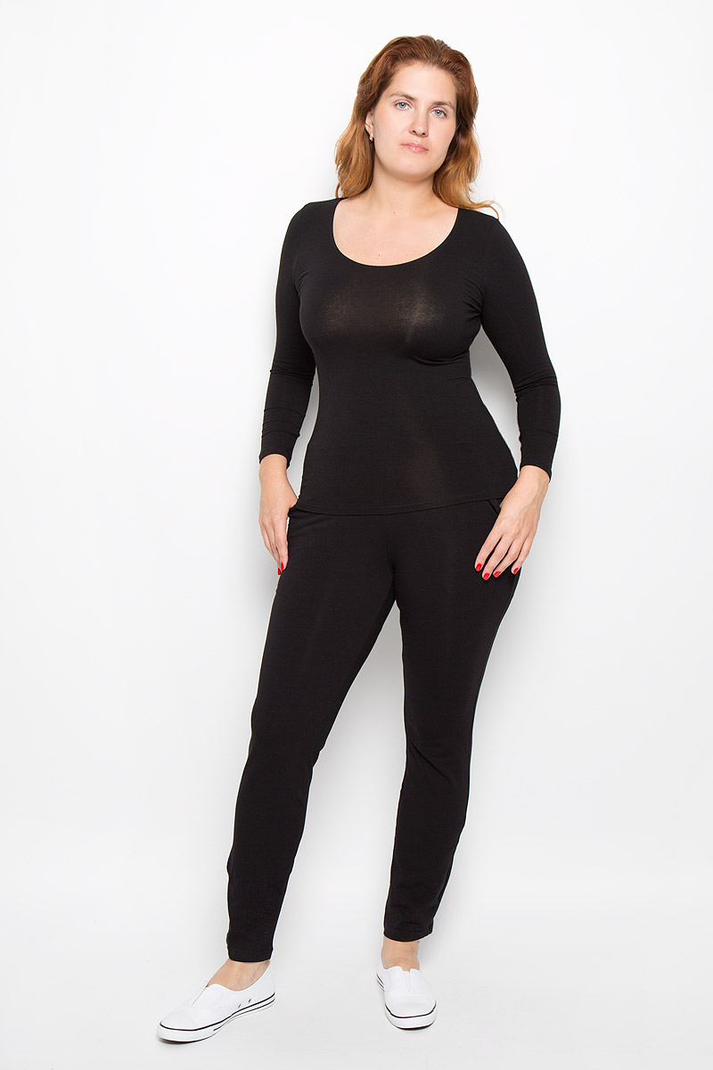Лонгслив женский Phiten Comfy Inner X30, цвет: черный. JF913005. Размер L (50)JF91300 Лонгслив женский Phiten Comfy Inner X30, цвет: черный. JF913005. Размер L (50)JF91300Удобный женский лонгслив Phiten Comfy Inner X30 великолепно подойдет для ношения под одеждой в холодную погоду. Он обладает высокой теплопроводностью, воздухопроницаемостью и гигроскопичностью и великолепно отводит влагу. Такой лонгслив превосходно подойдет для повседневной носки и активного отдыха. Фактор содержания AquaTitan Х30 обеспечивает улучшение кровообращения, и расслабляет мышцы, что способствует дополнительному согревающему эффекту. Модель с рукавами 3/4 и круглым вырезом горловины - идеальный вариант для прохладной и ненастной погоды. Инновационный материал позволяет термобелью Phiten отводить влагу и сохранять тепло при помощи тончайшего слоя воздуха, который сдержится в структуре ткани. Такая модель подарит вам комфорт в течение всего дня и послужит замечательным дополнением к вашему гардеробу.