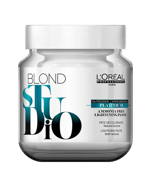 LOreal Professionnel Обесцвечивающая паста без аммиака Platinum, 500 г2001426 LOreal Professionnel Обесцвечивающая паста без аммиака Platinum, 500 г2001426Oreal Professionnel Platinum Обесцвечивающая паста без аммиака белого цвета, содержит уникальный компонент нутрицерид и белый пчелиный воск. За счет полного отсутствия в составе пасты аммиака - она идеально доходит для обесцвечивания тонких, натуральных или мелированых волос светлых тонов.Обеспечивает стойкое обесцвечивание. Нутрицерид, содержащий керамиды и питательное масло - поддерживает липидный баланс волоса и делает кутикулы более укрепленными. Пчелиный воск, мягко обволакивает структуру волоса, полирует его, защищая ее от повреждения и делая волосы значительно более мягкими и ухоженными. Густая, кремообразная консистенция пасты очень удобна в нанесении.После использования этой пасты волосы имеют природный блеск и наполенны жизненной силой.