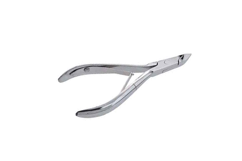Zinger Кусачки маникюрные (ручная заточка) zo-B-188-S-LJ-SH4781 Zinger Кусачки маникюрные (ручная заточка) zo-B-188-S-LJ-SH4781Маникюрные кусачки используются для обрезания ногтей с целью добиться красивого результата, свойственного салонам красоты. Кусачки изготовлены из стали высокого качества и профессионально заточены. Лезвия плотно сходятся, работают мягко и свободно. Кусачки легко открываются и закрываются, позволяют качественно обрезать ногти, не травмируя кутикулу и кожу вокруг ногтя. Форма кусачек удобная, идеально подходящая для ладони. Цвет - глянцевое серебро.Длина лезвия: 5 мм.
