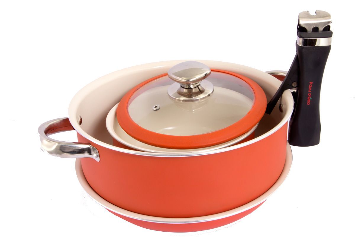 Набор посуды Pomi d’Oro Terracotta Conveniente Set, с керамическим покрытием, съемной ручкой, 6 предметов77.858@21894 / Terracotta Conveniente Set Набор посуды Pomi d’Oro Terracotta Conveniente Set, с керамическим покрытием, съемной ручкой, 6 предметов77.858@21894 / Terracotta Conveniente SetНабор посуды Pomi d’Oro Terracotta Conveniente Set состоит из сковороды, соусника, кастрюли, двух крышек и съемной ручки. Все предметы набора выполнены из алюминия с внутренним керамическим покрытием Kerano, а внешние стороны украшены стильным термостойким покрытием. Прочность, долговечность и надежность этого материала, а также первоклассная обработка обеспечивают практически неограниченный запас прочности.Посуда оснащена удобными ручками. Крышки изготовлены из высококачественного стекла и имеют отверстия для выпуска пара.Набор посуды Pomi dOro Terracotta Conveniente Set - это модный европейский дизайн, обтекаемые линии и формы. позволяет готовить с минимальным количеством жиров. Объем кастрюли: 4 л. Диаметр кастрюли: 26 см. Диаметр сковороды: 26 см. Объем соусника: 1,5 л. Диаметр соусника: 18 см. Диаметр крышек: 18 см, 26 см.