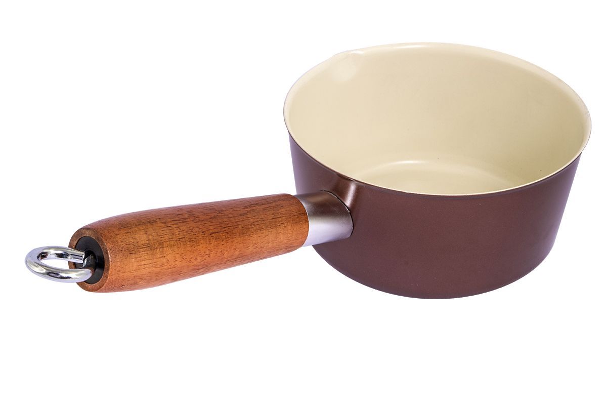 Соусник Pomi d’Oro Milano, с керамическим покрытием. Диаметр 14 см77.858@22135 / S1446 Milano Соусник Pomi d’Oro Milano, с керамическим покрытием. Диаметр 14 см77.858@22135 / S1446 MilanoСоусник Pomi d’Oro Milano выполнен из высококачественной углеродистой стали с керамическим антипригарным покрытием. Керамическое покрытие Kerano™ Marble позволяет готовить практически без использования масла. Благодаря своему составу такое покрытие наносится особым способом, что придает ему невероятную устойчивость к трещинам и сколам. Утолщенное индукционное дно обеспечивает равномерное распределение и длительное сохранение тепла. Не содержит PFOA. Соусник оснащен эргономичной деревянной ручкой. Соусник Pomi d’Oro Milano станет незаменимым помощником на кухне и прослужит долгие годы. Подходит для использования на всех типах плит.Диаметр соусника: 14 см.Высота стенки: 7 см.Длина ручки: 17 см.