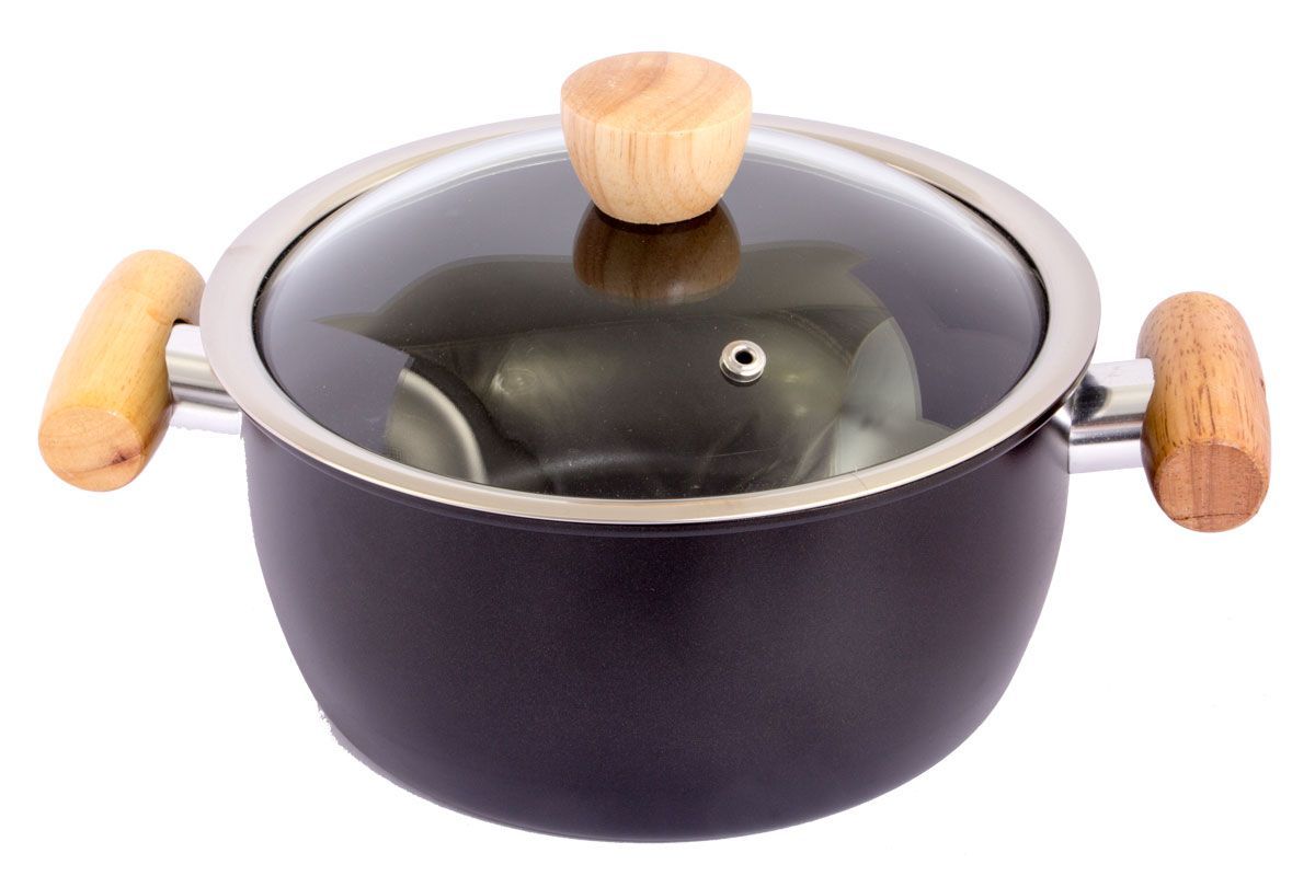 Кастрюля Pomi d’Oro Dilusso с крышкой, с антипригарным покрытием, 2 л77.858@24255 / PCS-595001 Dilusso Кастрюля Pomi d’Oro Dilusso с крышкой, с антипригарным покрытием, 2 л77.858@24255 / PCS-595001 DilussoКастрюля Pomi dOro Dilusso изготовлена из высококачественной углеродистой стали с антипригарным покрытием Marcomb. Она отлично проводит тепло и не впитывает в себя вредных для человека химических соединений. Marcomb - это новейшая разработка в сфере антипригарных покрытий. Имеет ячеистую структуру, содержащую в себе молекулы силикона. Благодаря своему составу такое покрытие наносится особым способом, что придает ему невероятную устойчивость к трещинам и сколам, вы даже можете использовать металлические аксессуары при приготовлении. Антипригарные свойства Marcomb сохраняются невероятно долго. Вы сможете готовить практически без использования масла и жира. Не содержит PFOA. Кастрюля оснащена крышкой, изготовленной из стекла, и двумя удобными деревянными ручками. Прозрачность позволяет наблюдать за процессом приготовления.Это идеальный подарок для современных хозяек, которые следят за своим здоровьем и здоровьем своей семьи. Эргономичный дизайн и функциональность позволят вам наслаждаться процессом приготовления любимых, полезных для здоровья блюд.Кастрюля подходит для газовых и электрических плит. Диаметр кастрюли: 20 см.